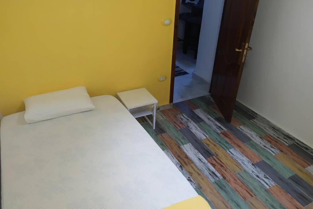Sunny Modern Apartment With Good Internet, Near From City Center Of 알렉산드리아 외부 사진